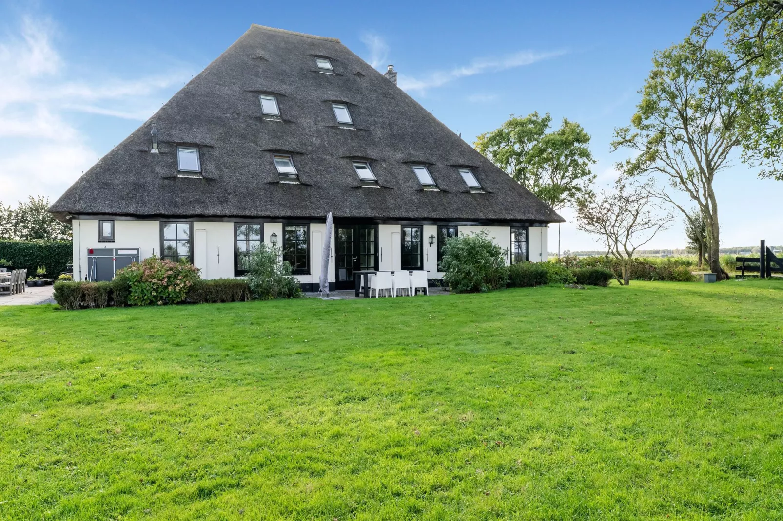 De Pauwenhof-Exterior summer