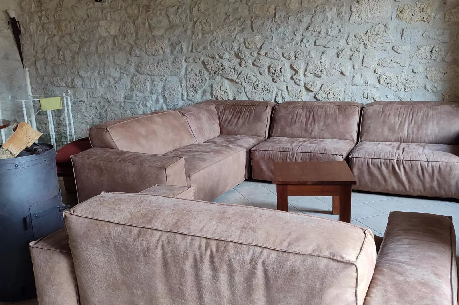 Le Chalet-Living room