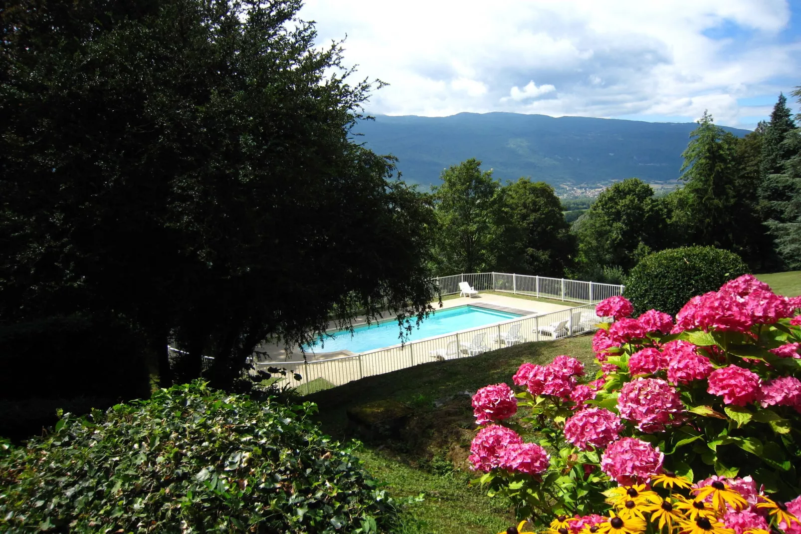 Le Chalet-Pool