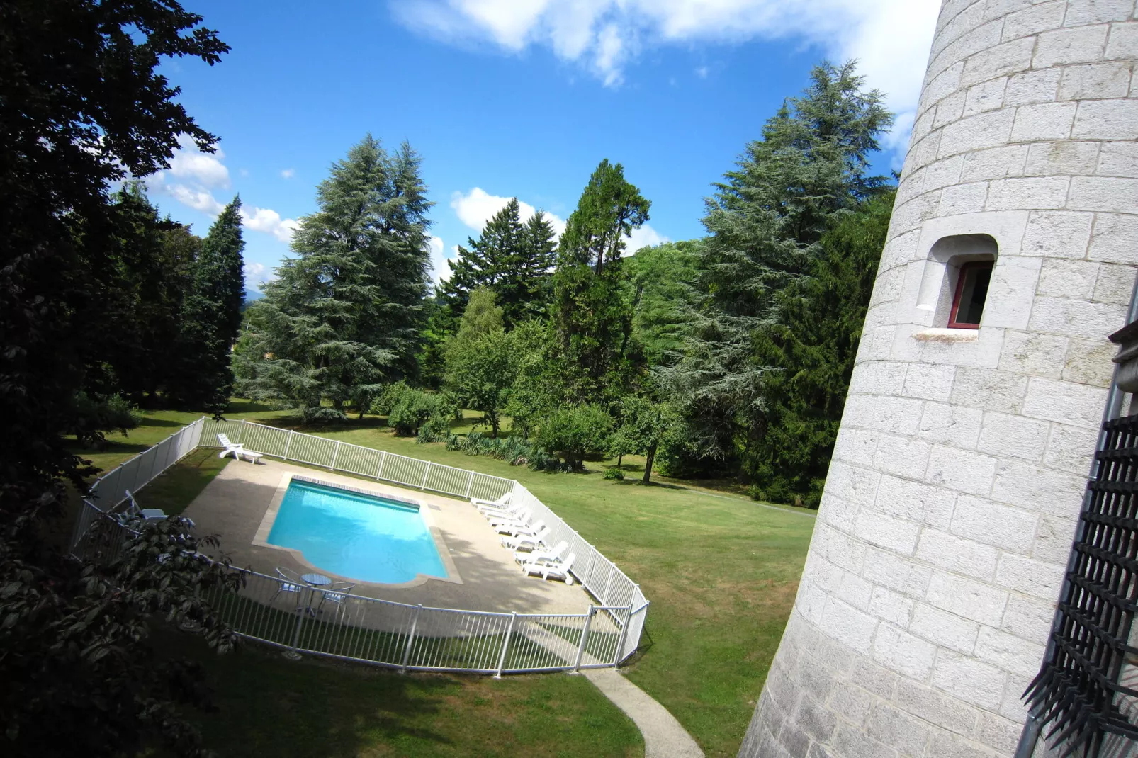 Le Chalet-Pool
