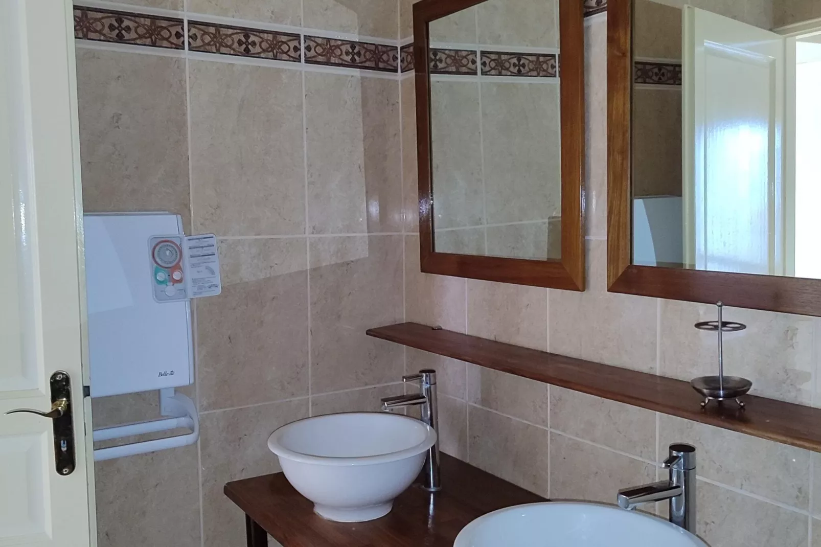 Le Chalet-Bathroom