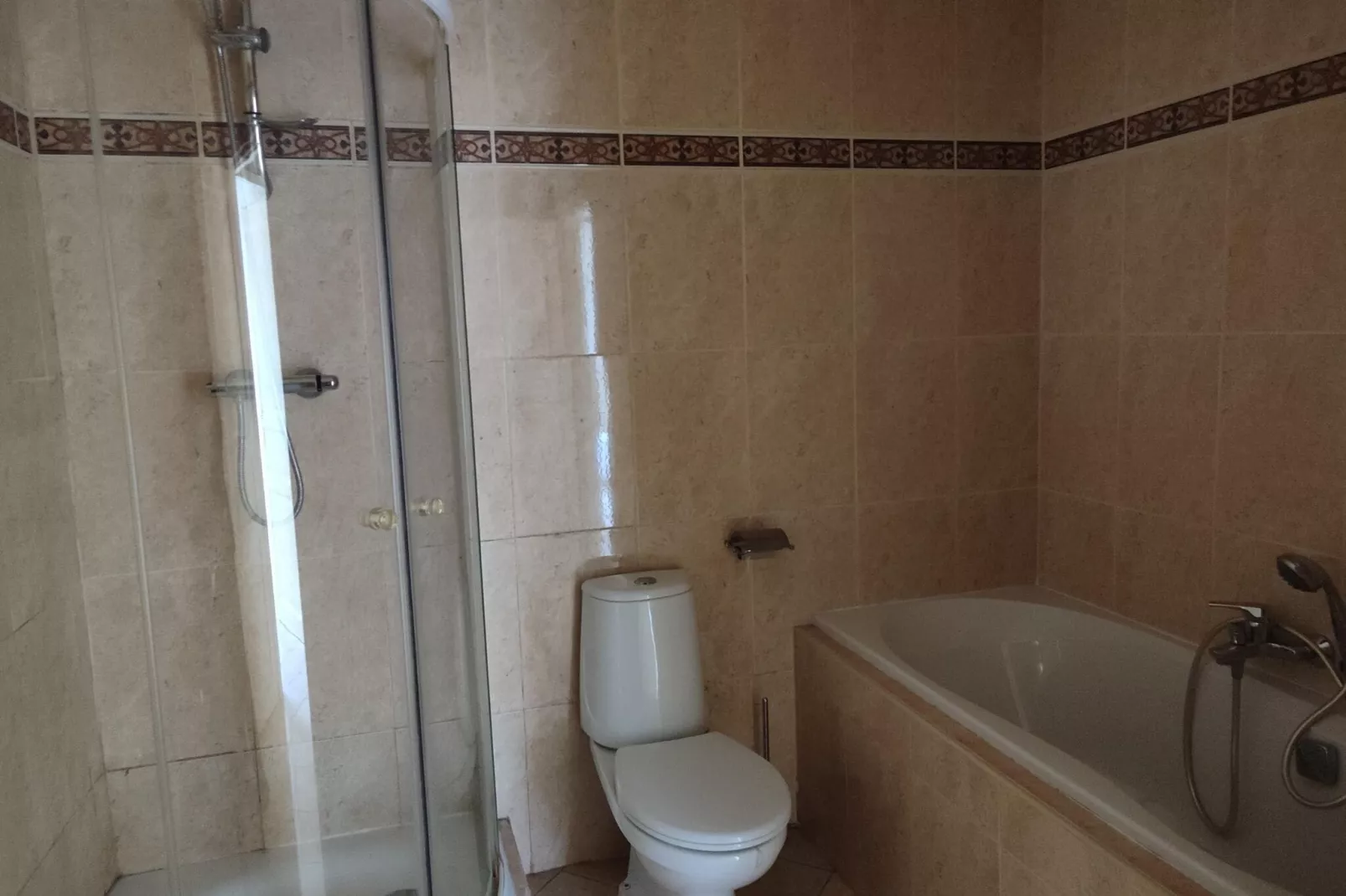 Le Chalet-Bathroom
