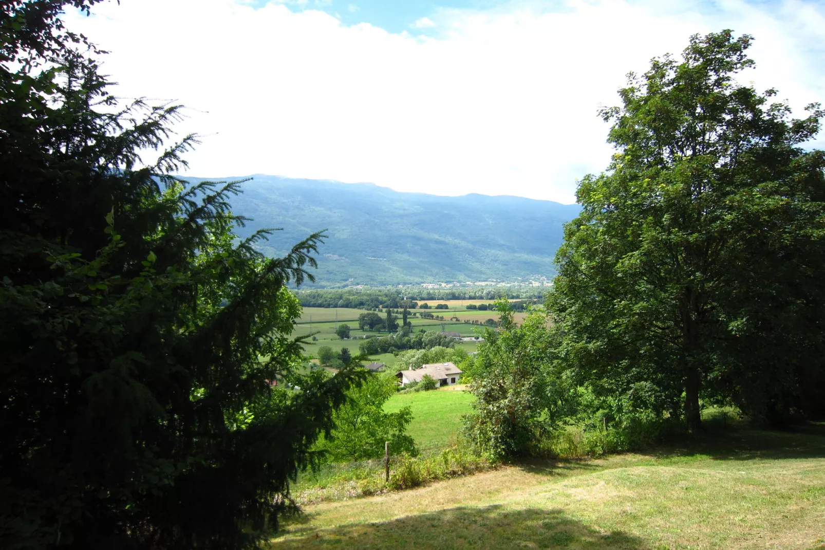Le Chalet-Gardens summer