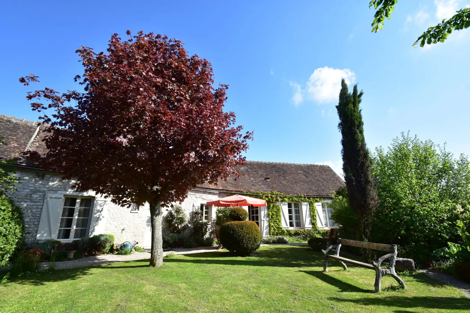 Les Remparts Fleuris-Exterior summer