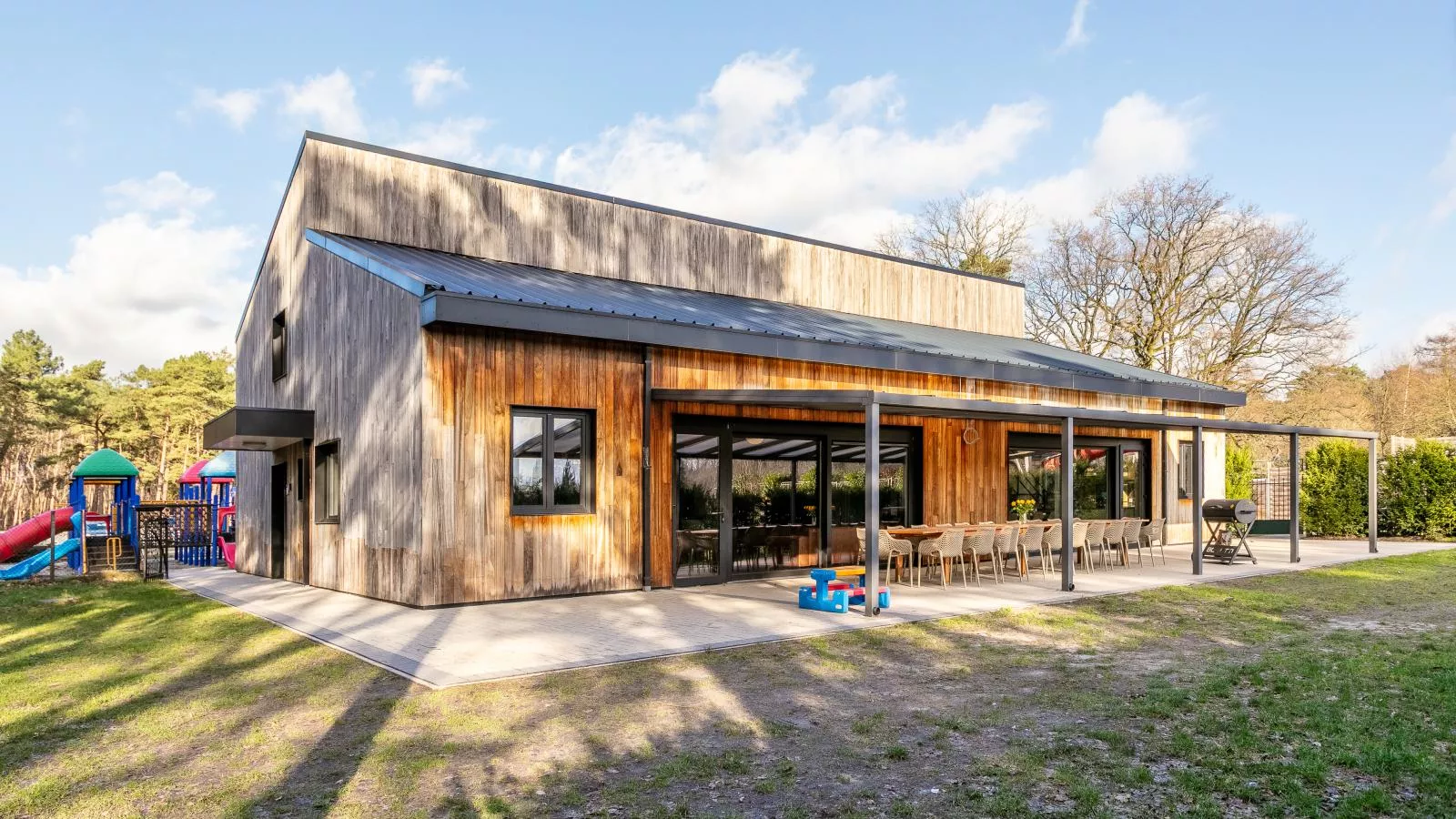 Ons Huis-Exterior summer