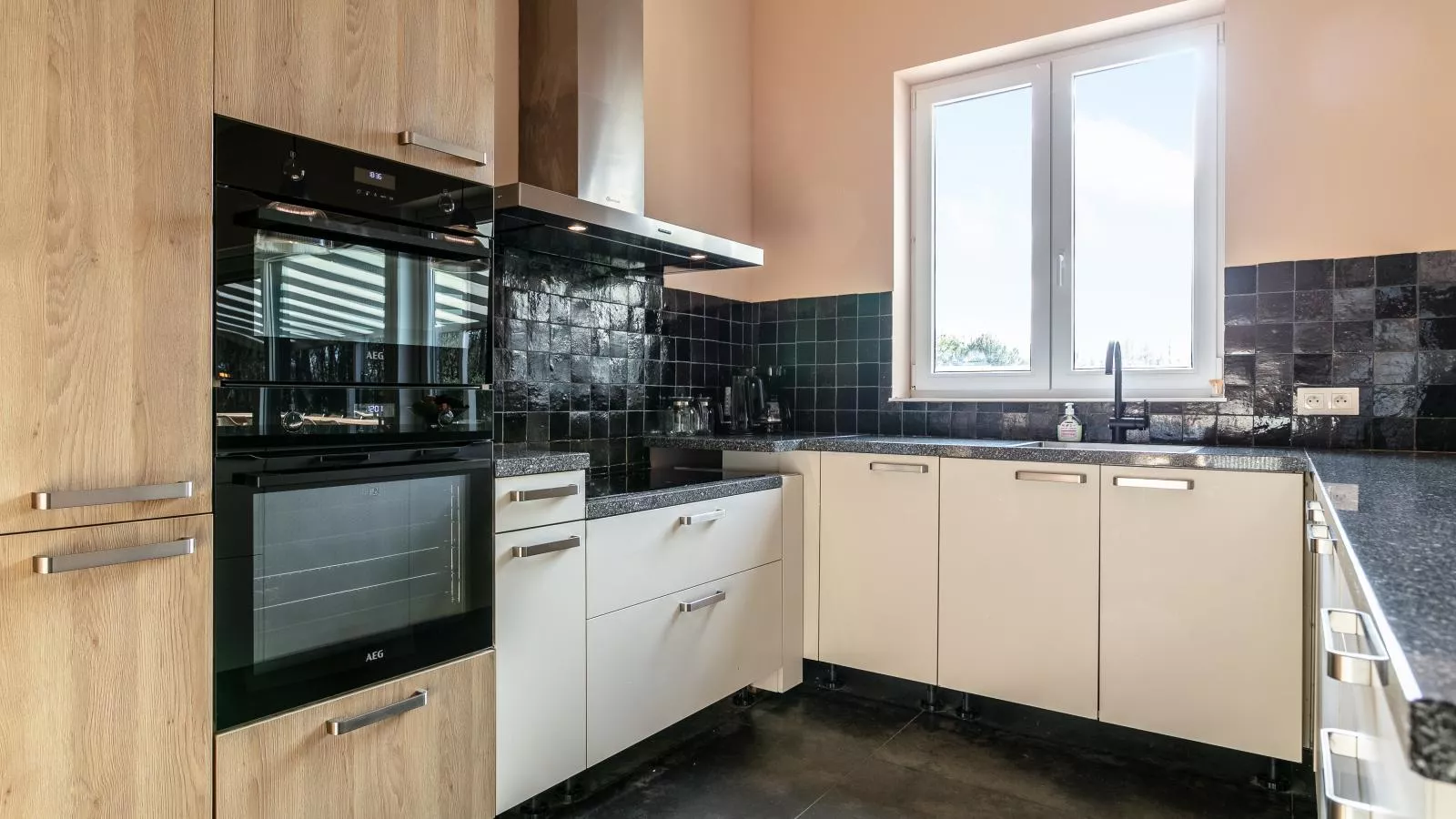 Ons Huis-Kitchen