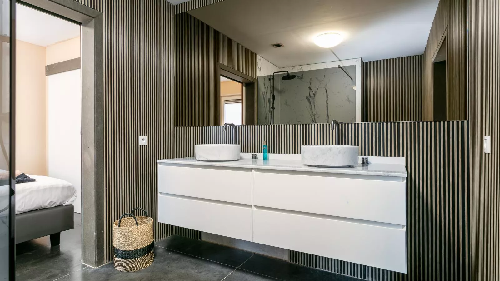 Ons Huis-Bathroom