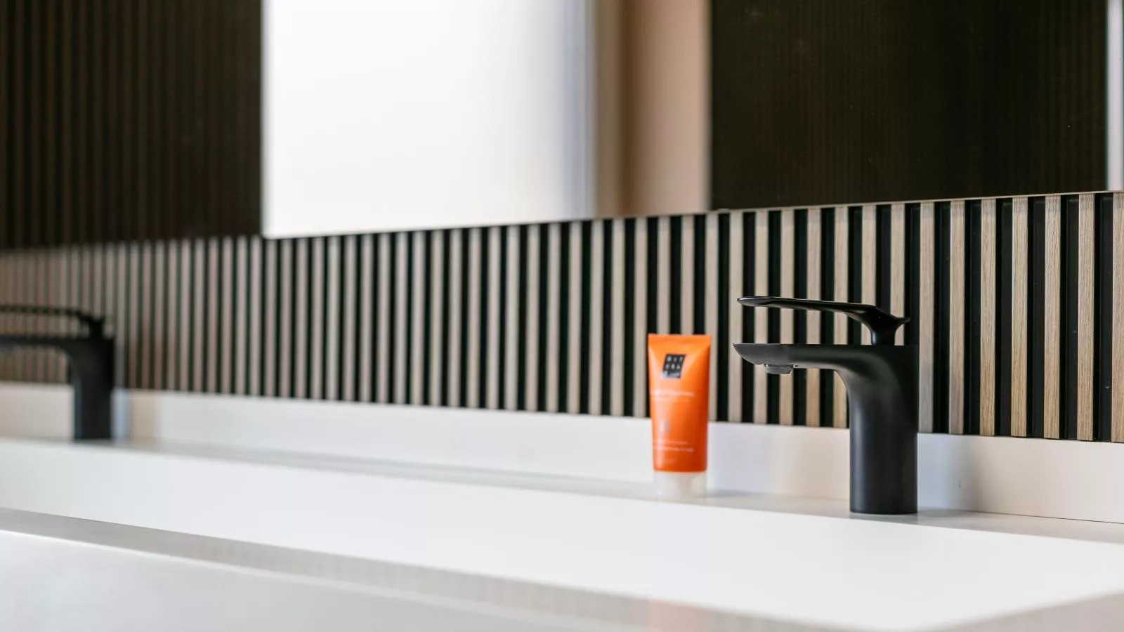 Ons Huis-Bathroom