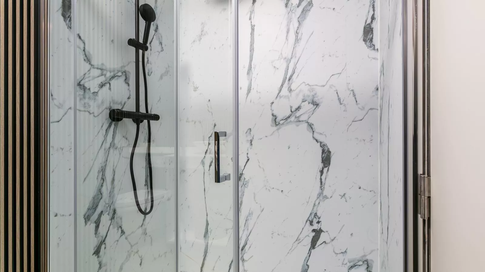 Ons Huis-Bathroom