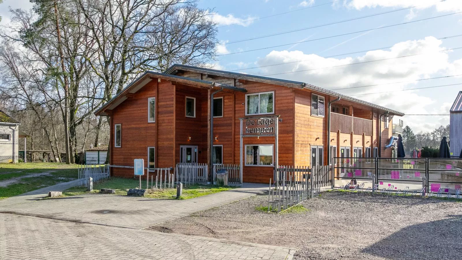 Ons Huis-Exterior summer