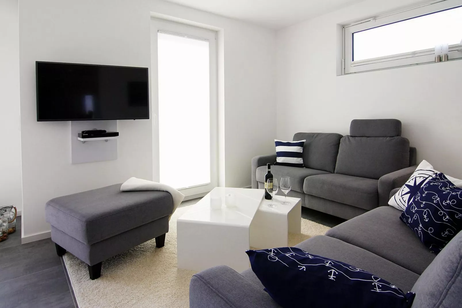 Am Yachthafen 17-Living room