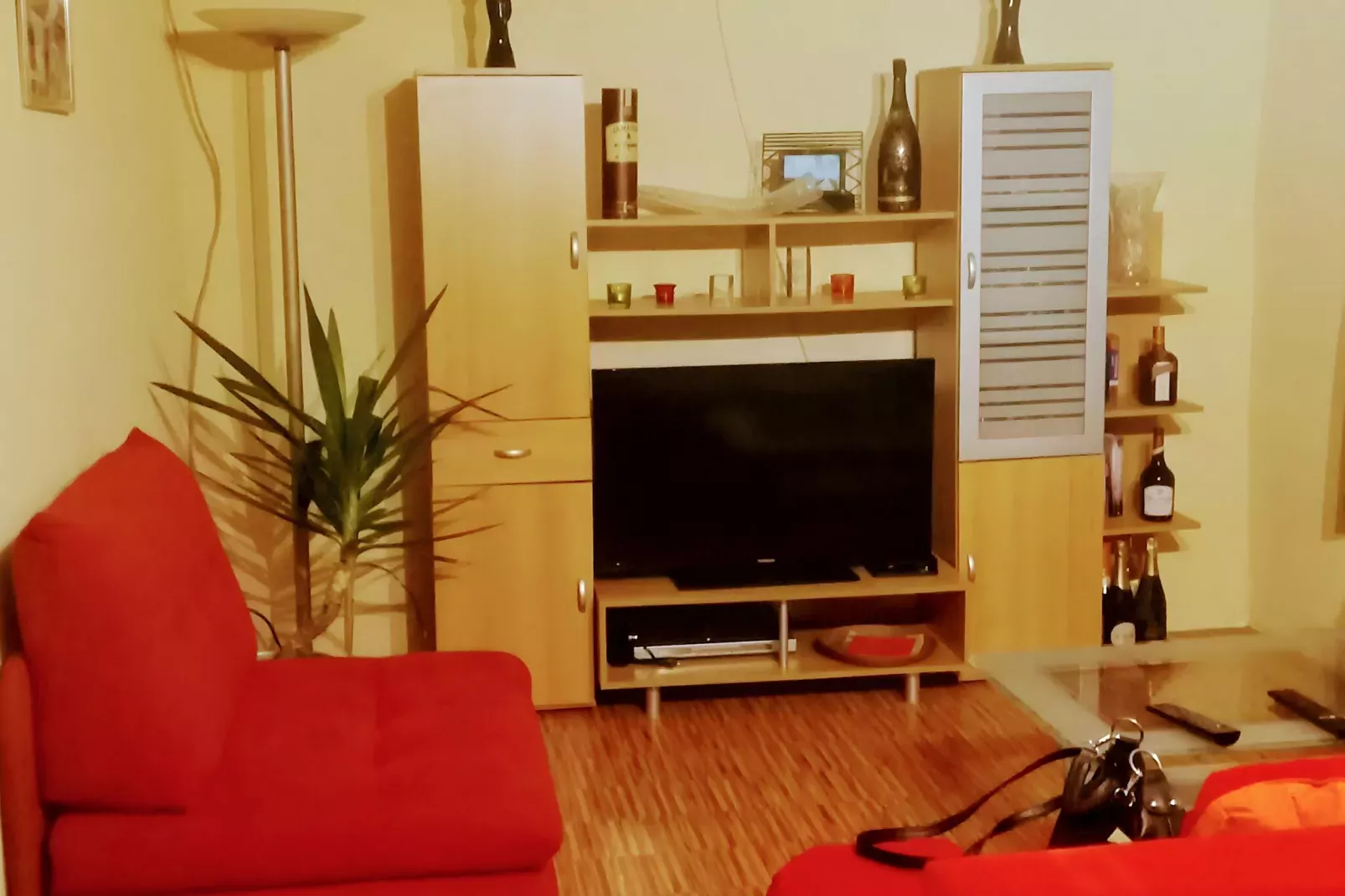 Ferienhaus mit eigener Bar am Bach in Saint Quirin-Living room