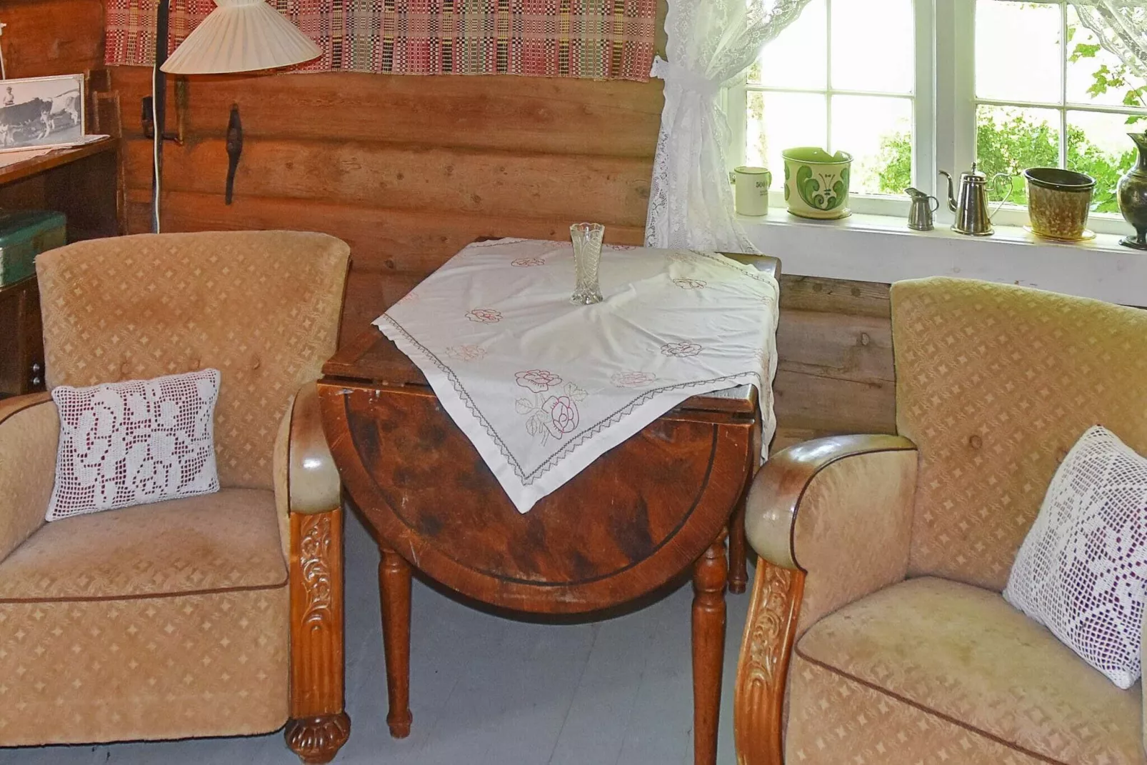 Vintage Charm by the Sea-By Traum-Indoor