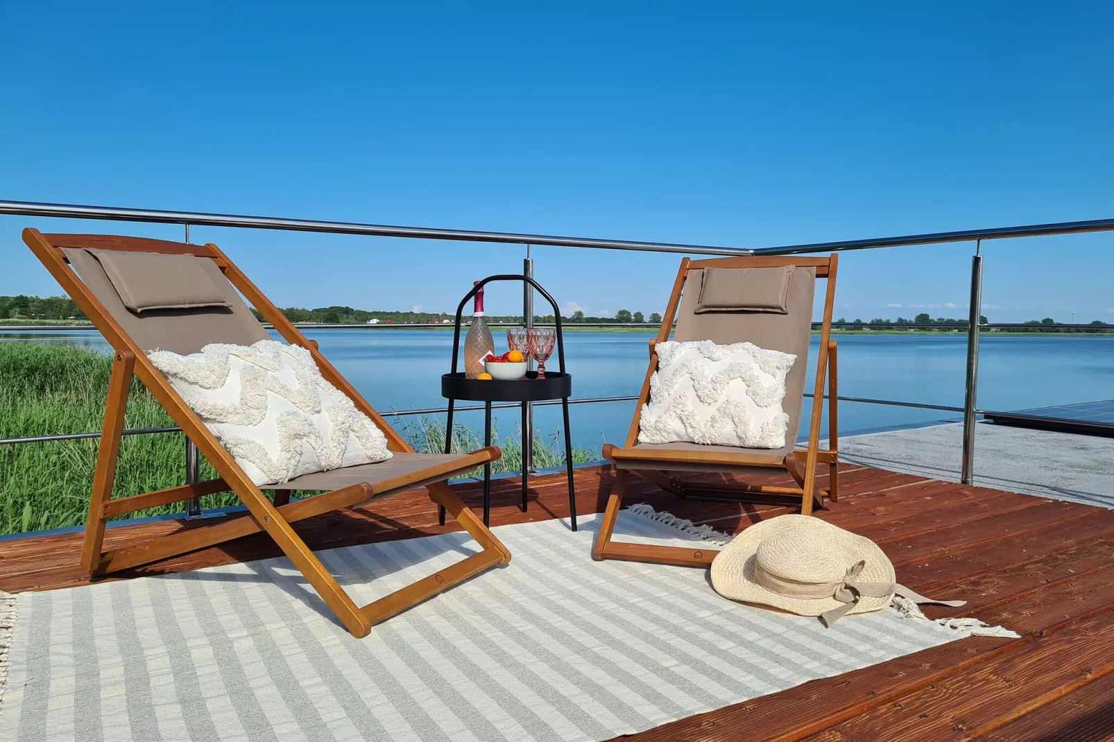 Domek na wodzie dla 3 osób-Terrace balcony