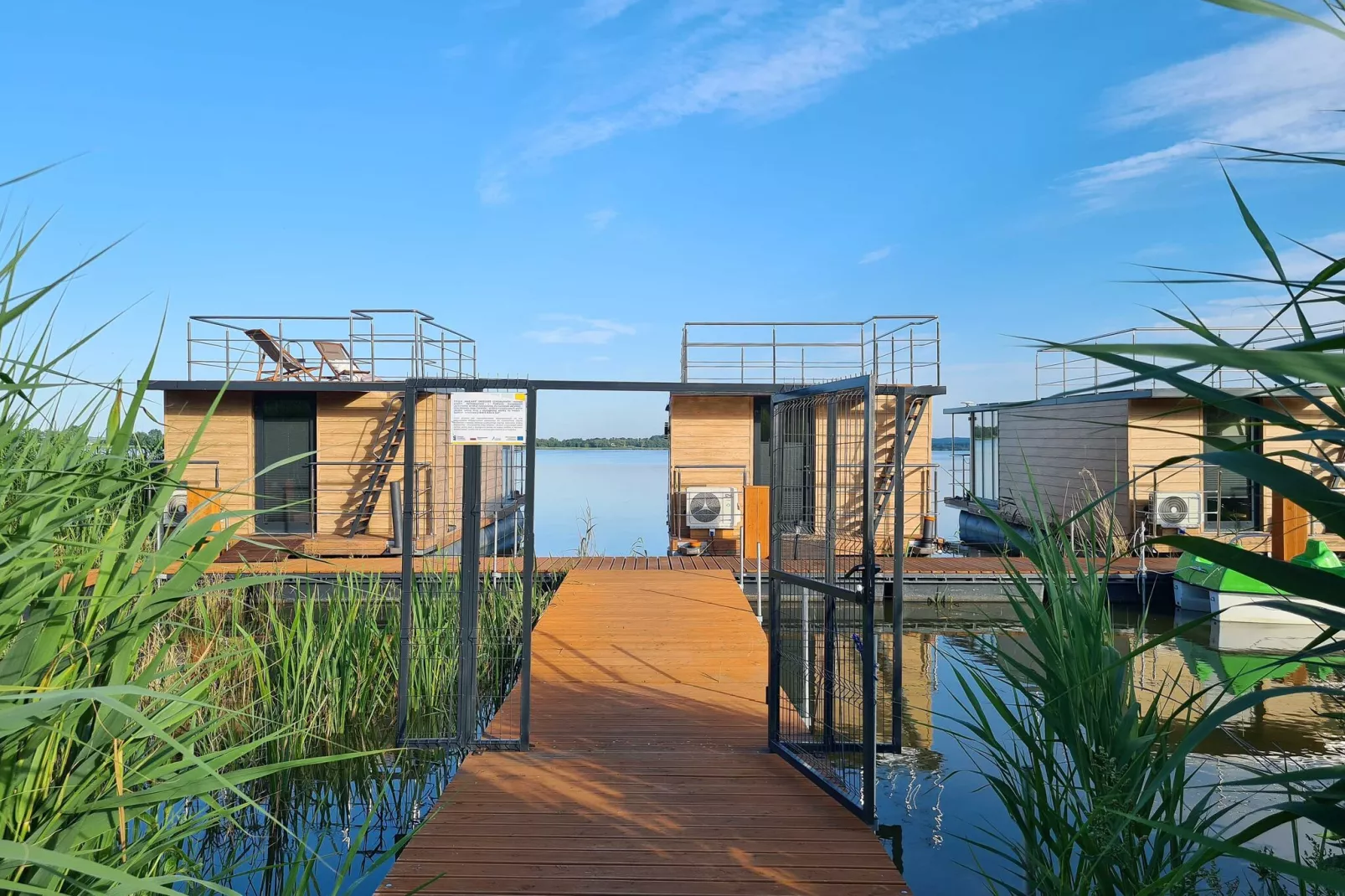 Domek na wodzie dla 4 osób-Exterior summer