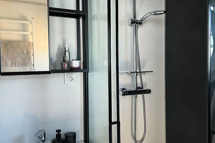 Domek na wodzie dla 4 osób-Bathroom
