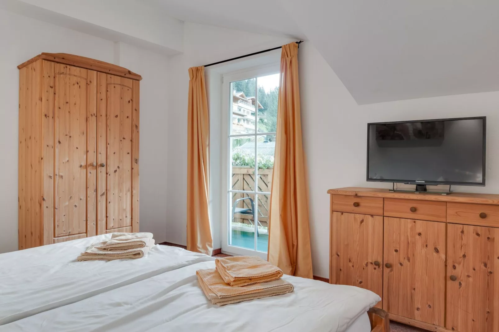 Brigitte-Bedroom