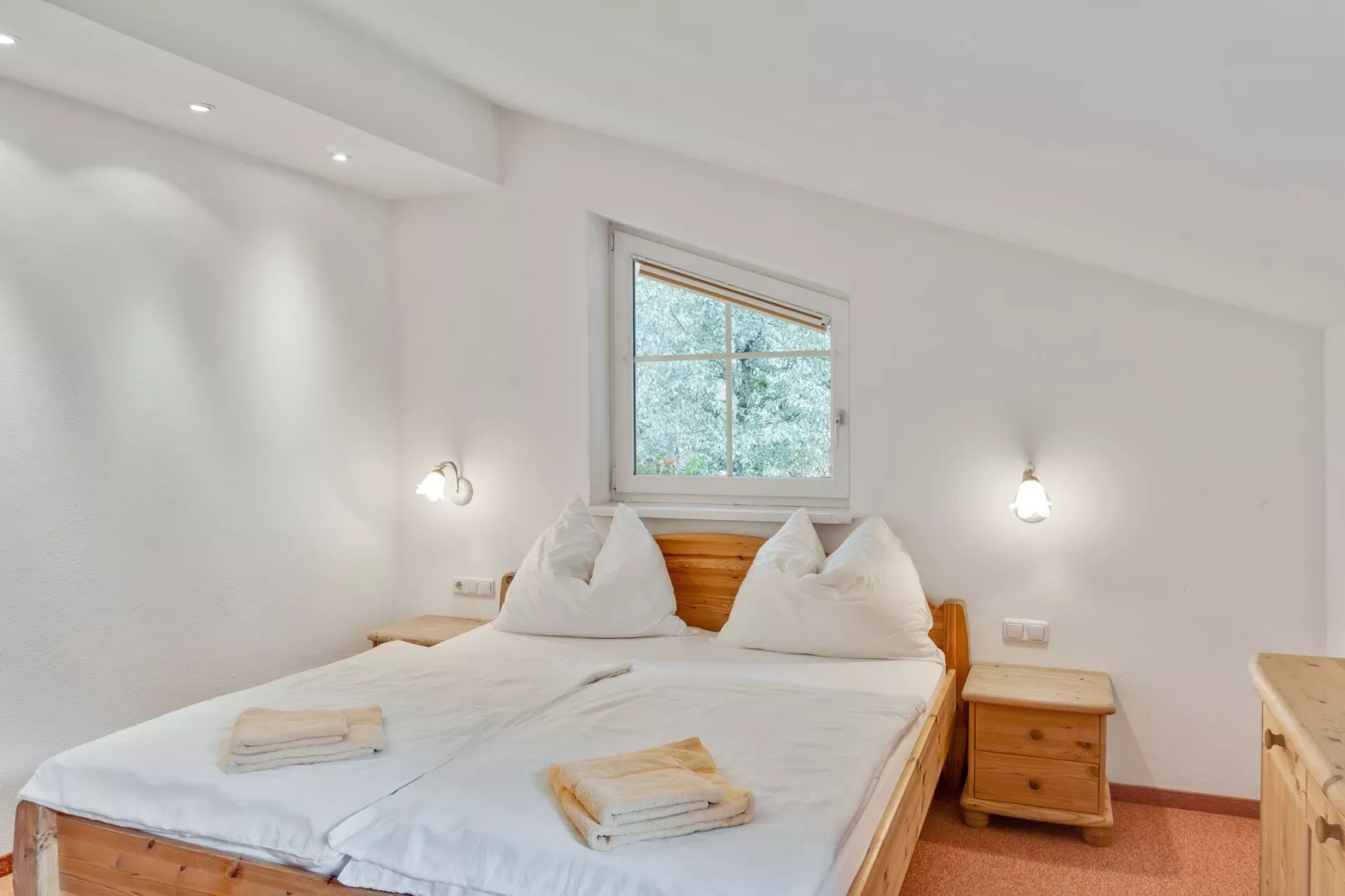 Brigitte-Bedroom
