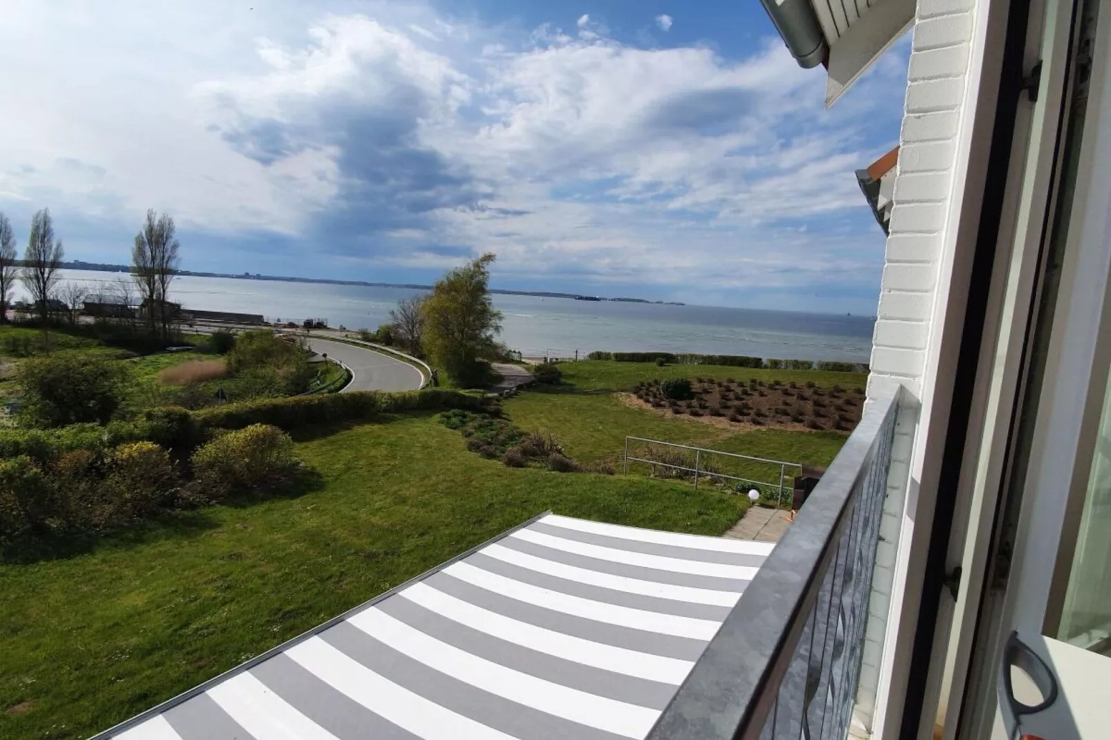 20202-Terrace balcony