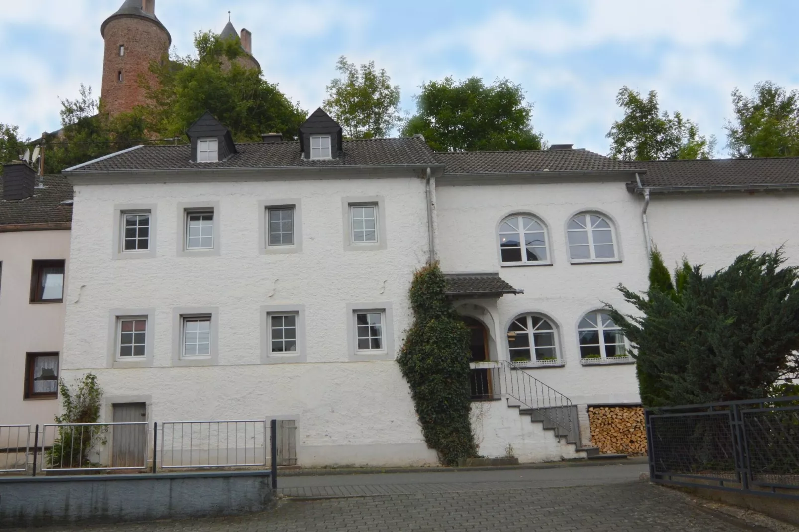 Muhrlenbach-Exterior summer