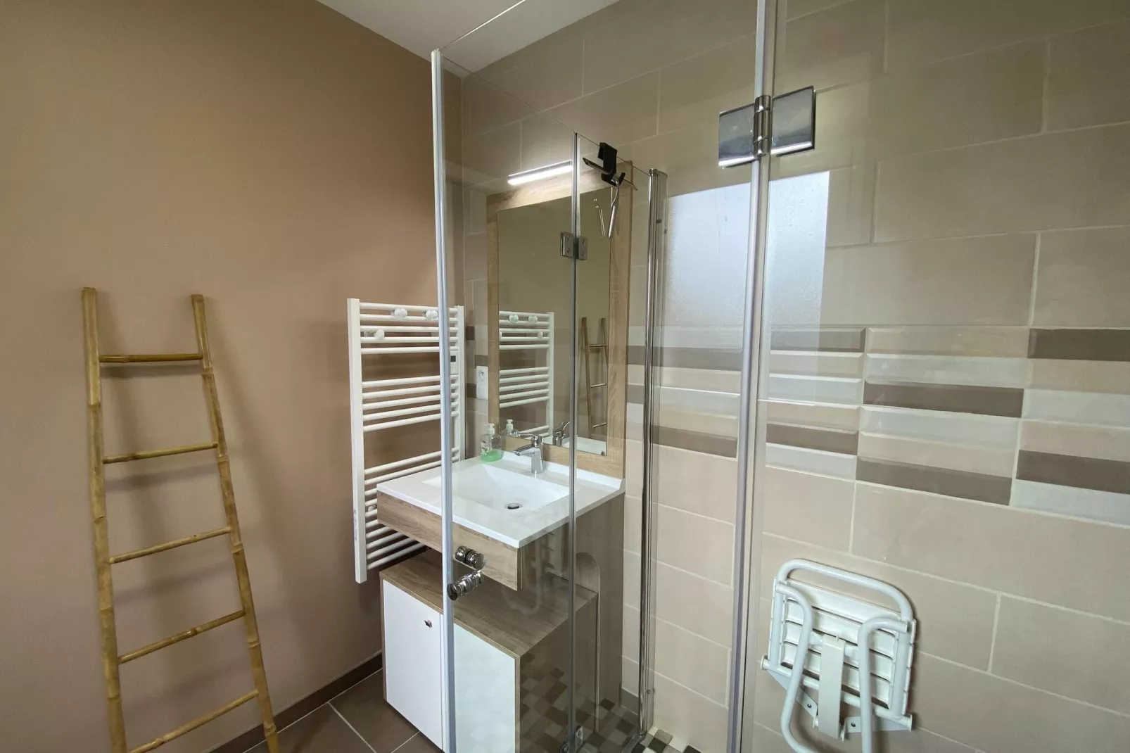 Holiday home in Gouville sur Mer-Bathroom