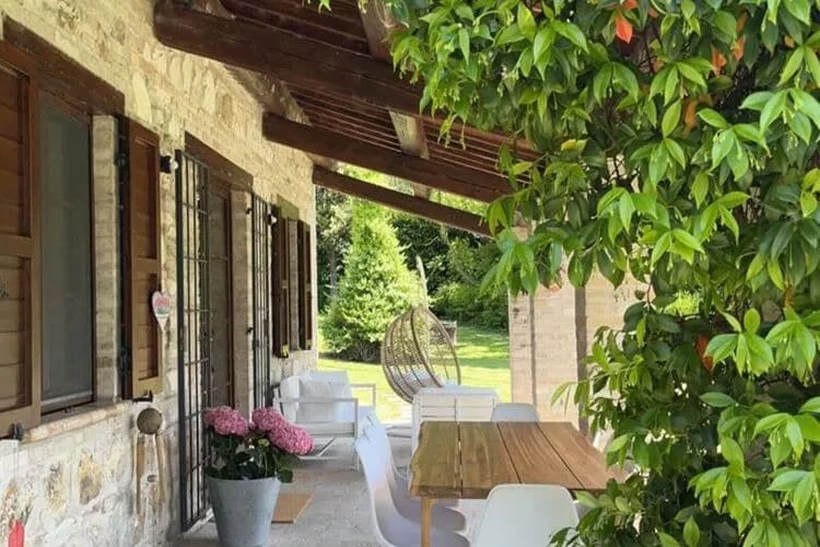 Camelle-Terrace balcony