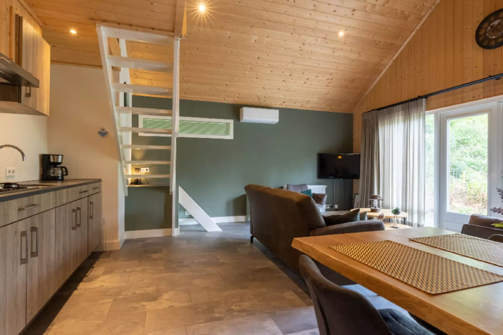 Vakantiepark De Rimboe & De Woeste Hoogte 18-Living room