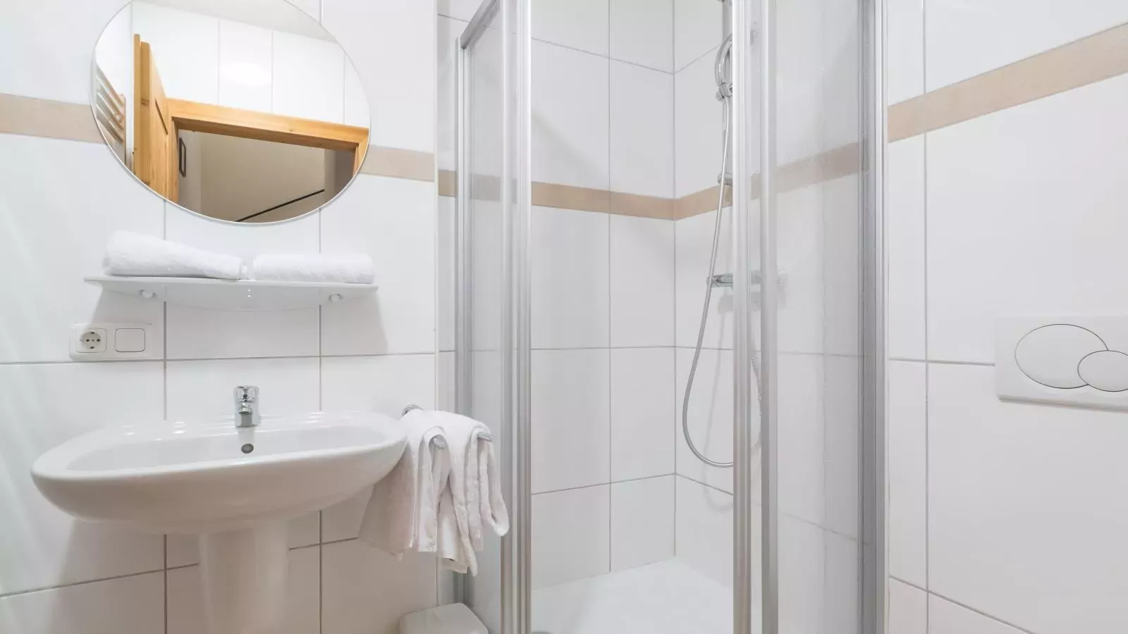 Panoramablick Ski in - Ski out-Bathroom