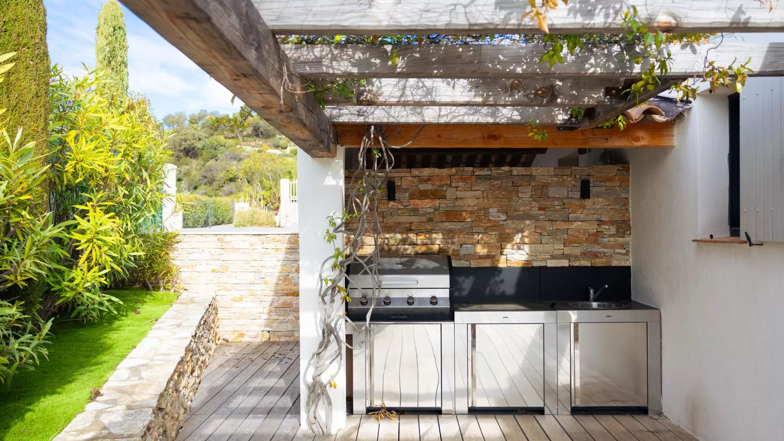 Cocotiers-Terrace balcony