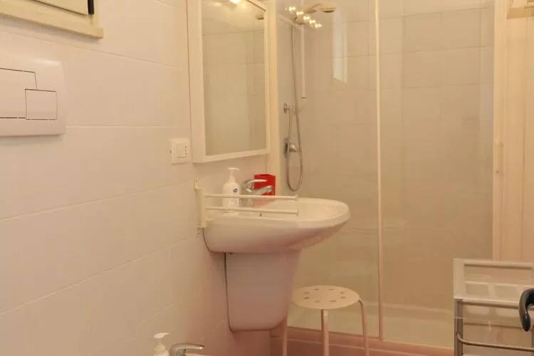 Casa Bianca Einzelhaus fuer 6 Pers mit Privatpool-Badezimmer
