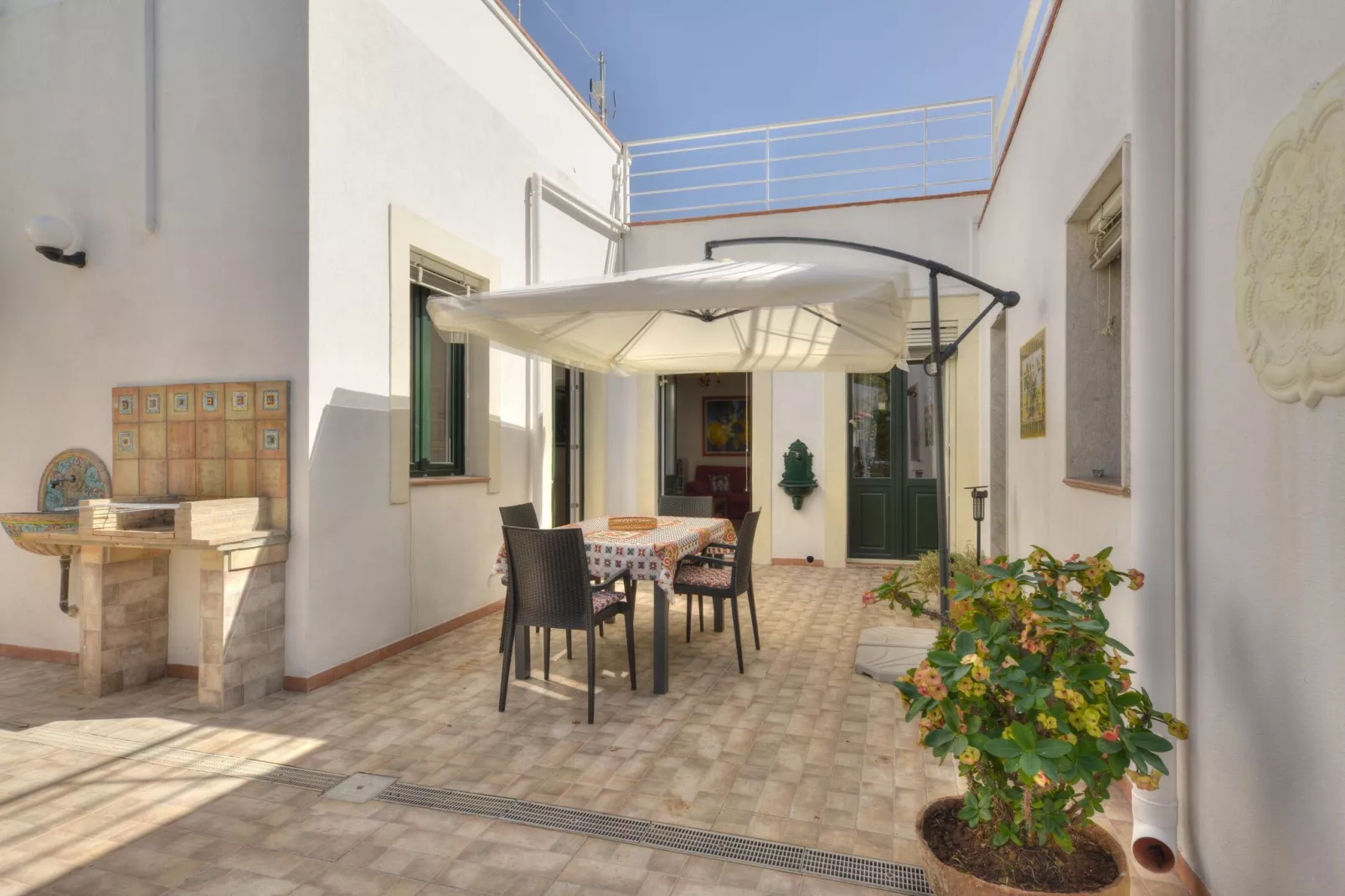 Casa Bianca Einzelhaus fuer 6 Pers mit Privatpool-Terrassenbalkon