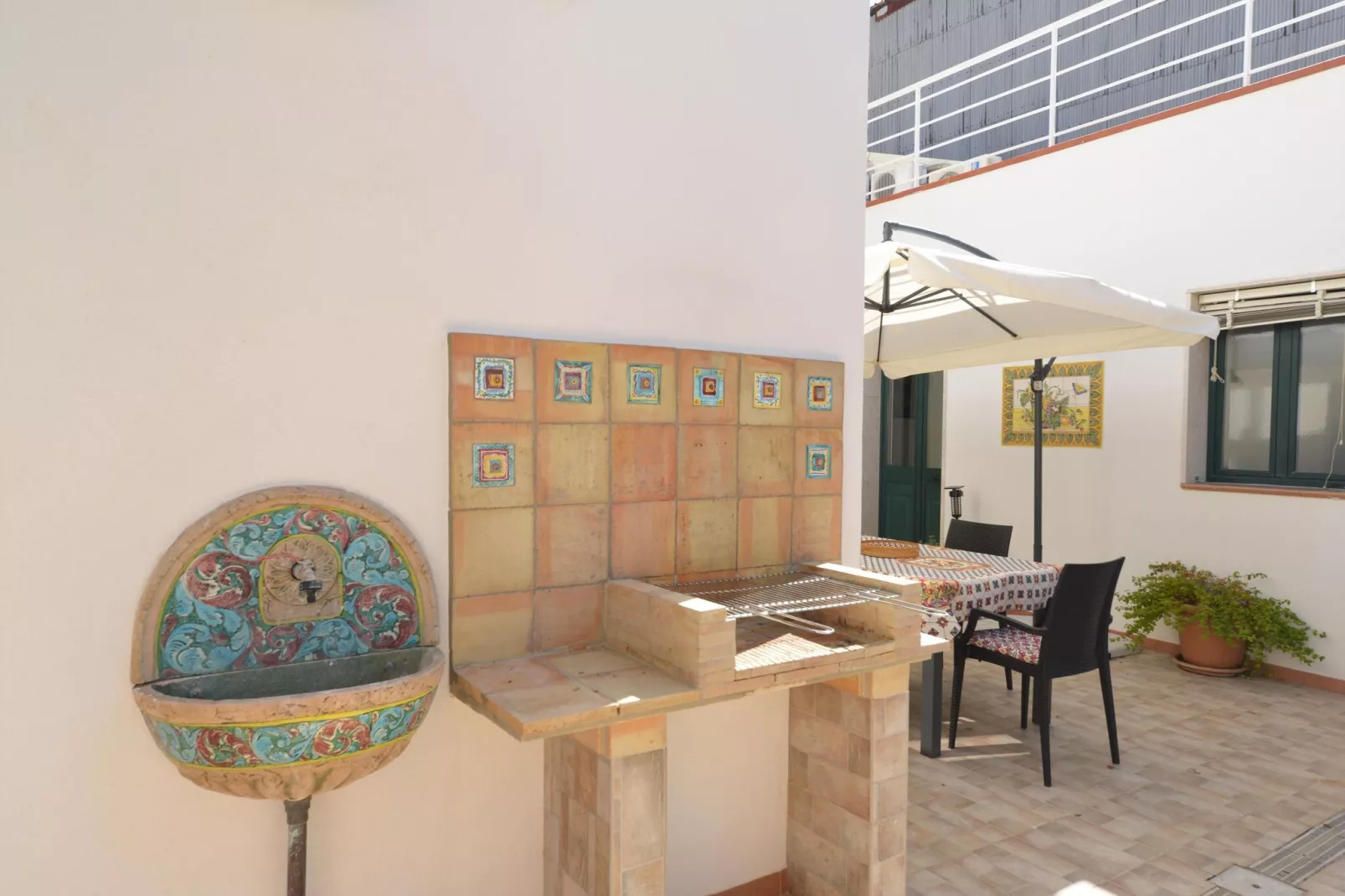 Casa Bianca Einzelhaus fuer 6 Pers mit Privatpool-Gärten Sommer