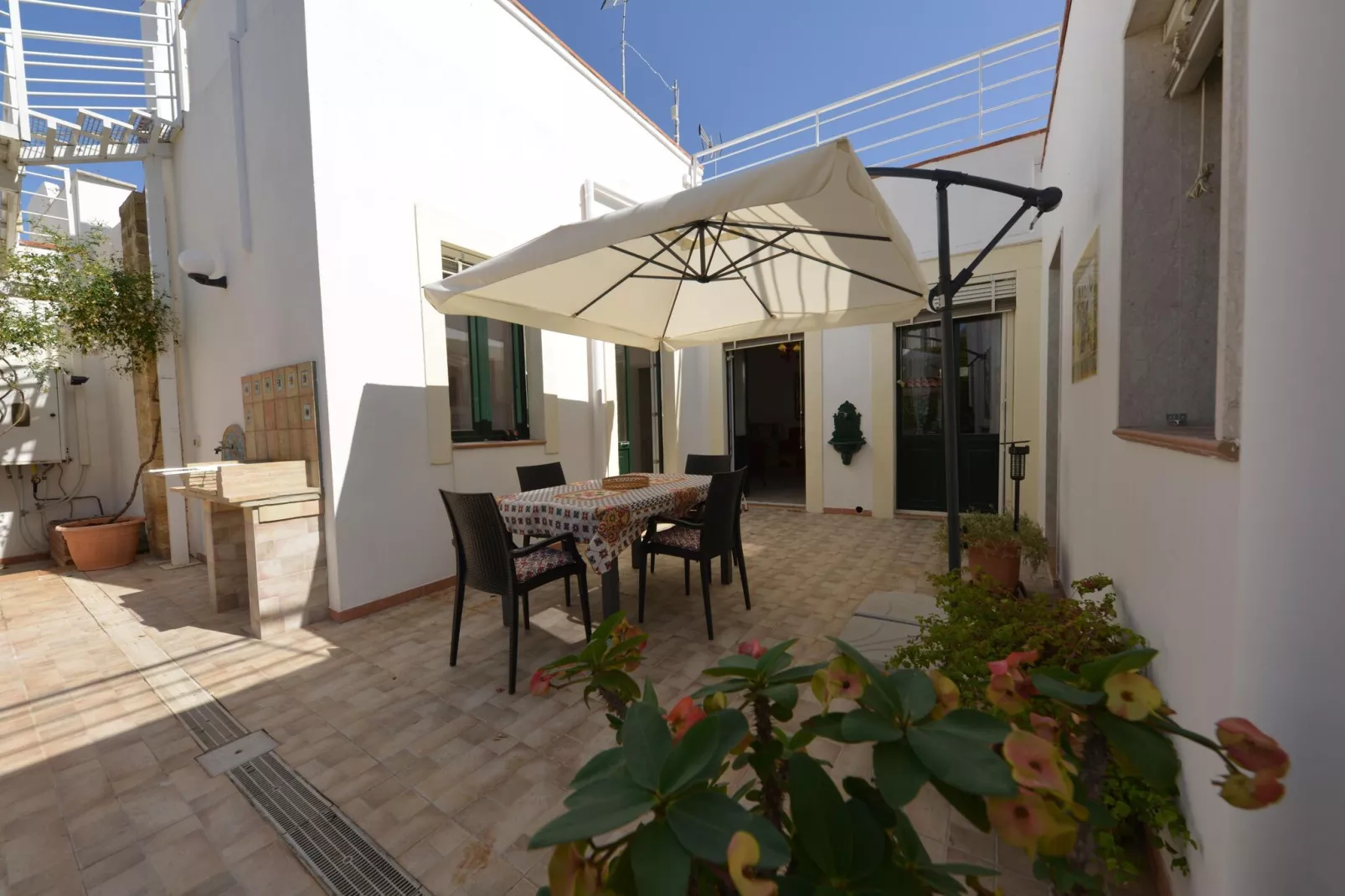 Casa Bianca Einzelhaus fuer 6 Pers mit Privatpool-Terrassenbalkon