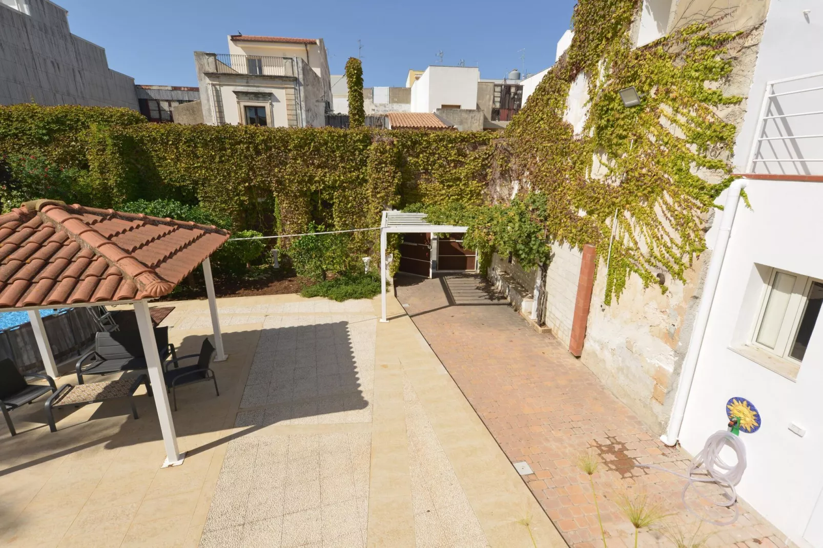 Casa Bianca Einzelhaus fuer 4 Pers mit Privatpool-Gardens summer