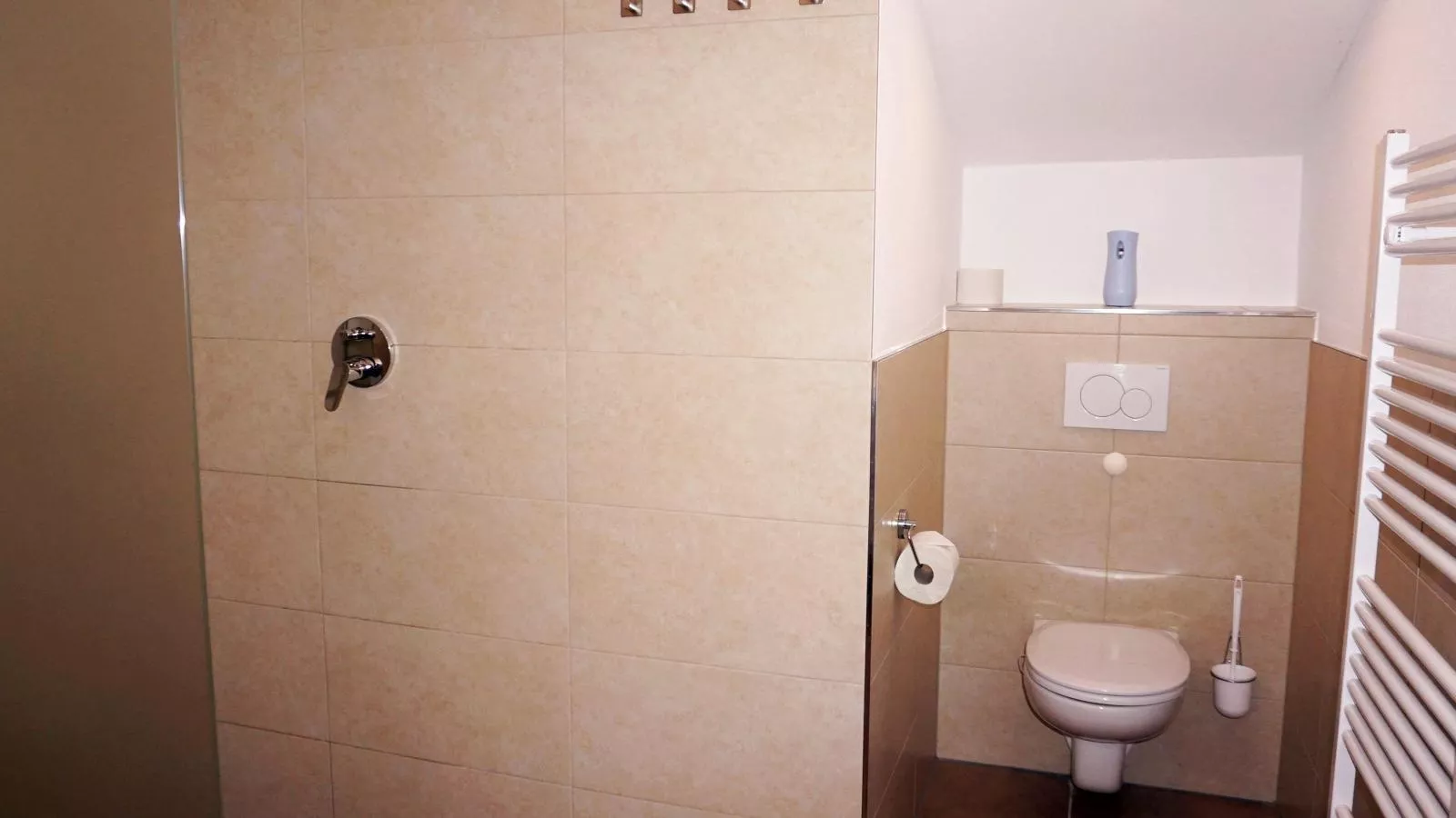 Linden Platzl-Bathroom