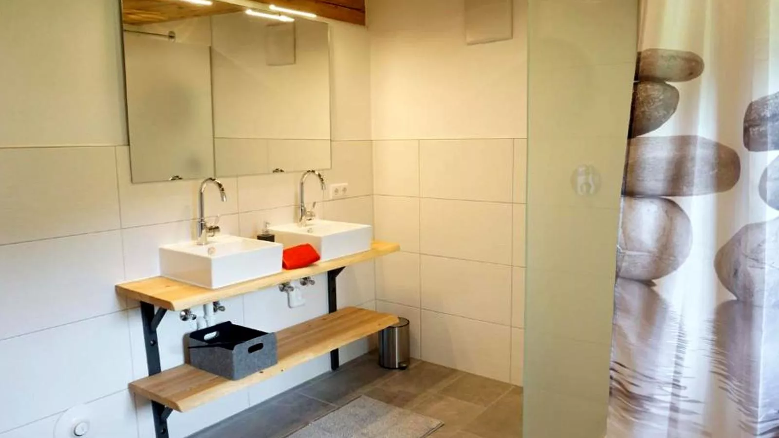 Kraftplatz am Litzlhof Large-Bathroom