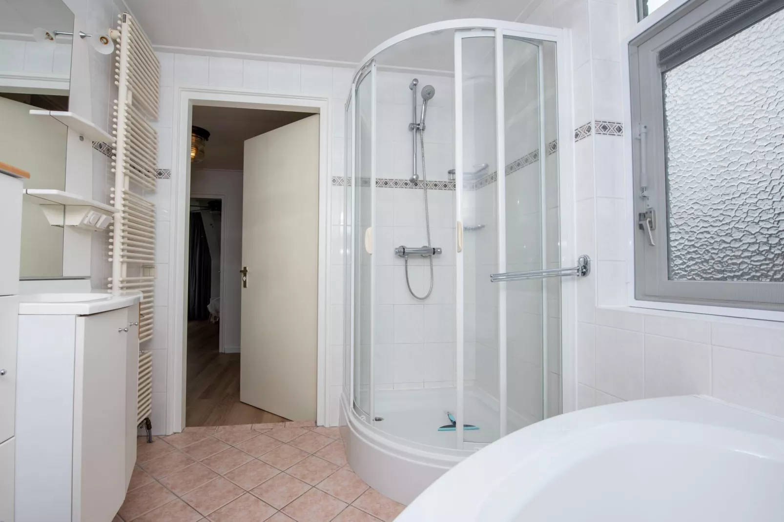 Villa aan het water in Terherne-Salle de bain