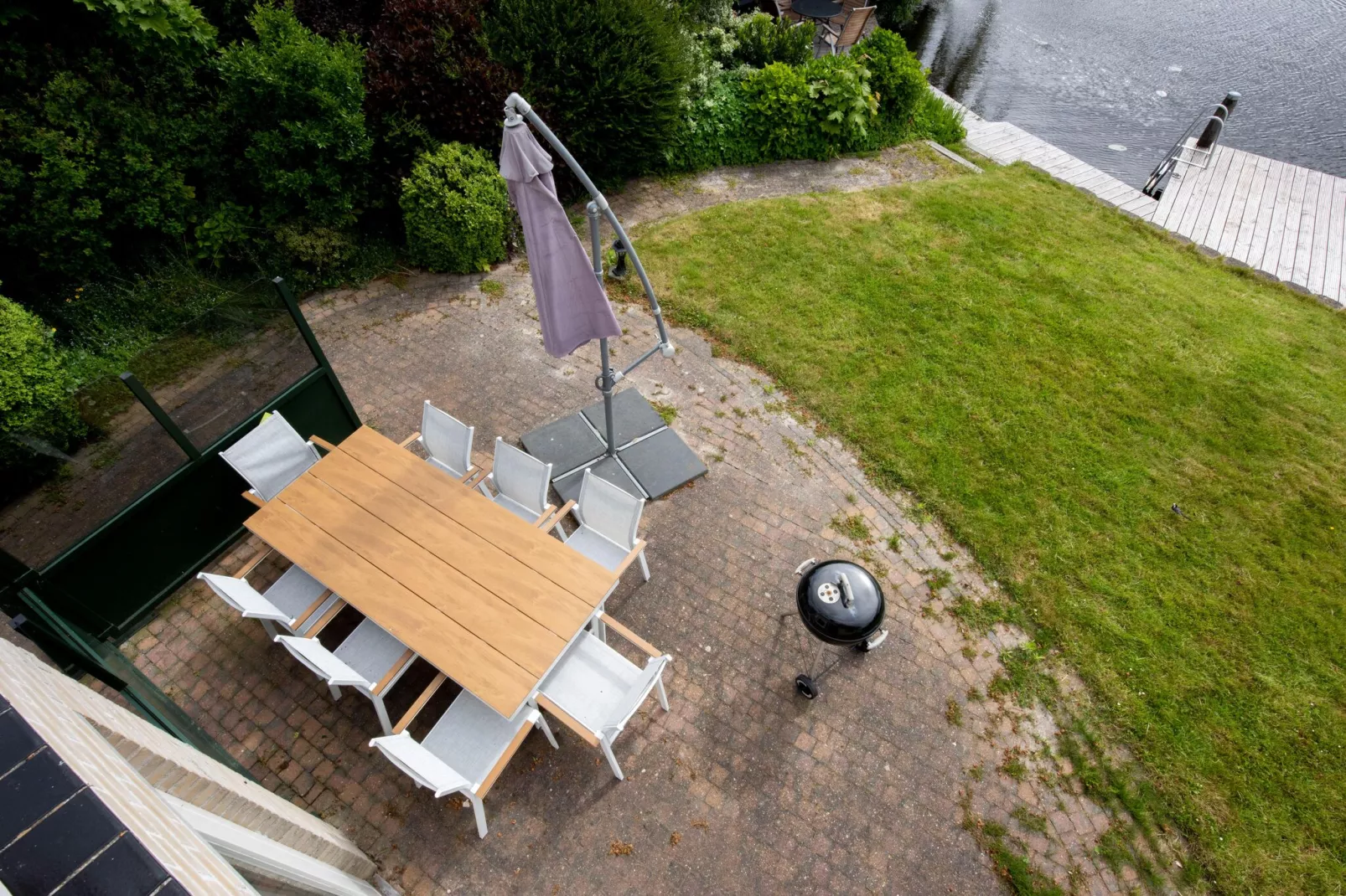 Villa aan het water in Terherne-Balcon-terrasse