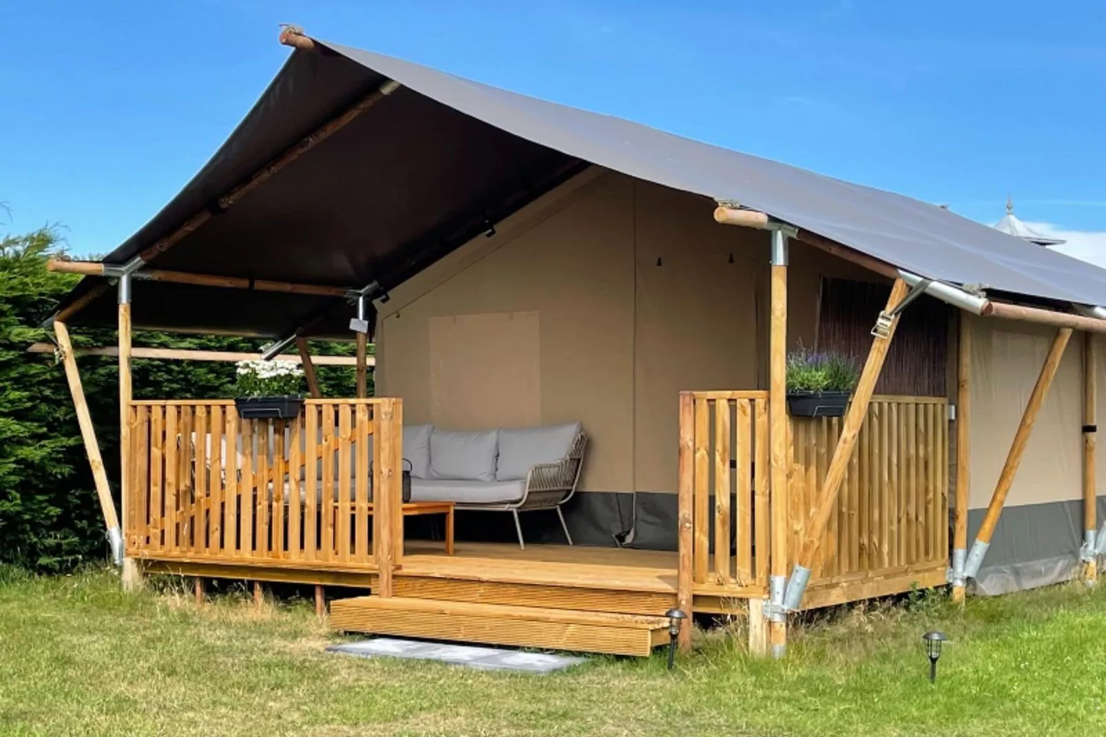 Luxe safaritent op Ameland