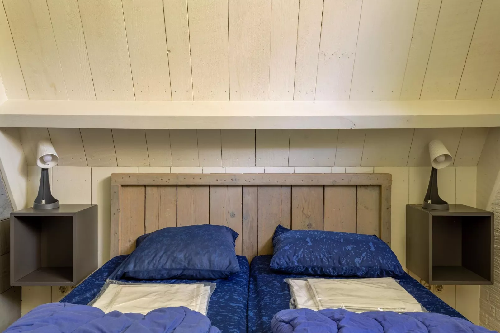 Combi bungalow Vosseven 84 & 85-Bedroom