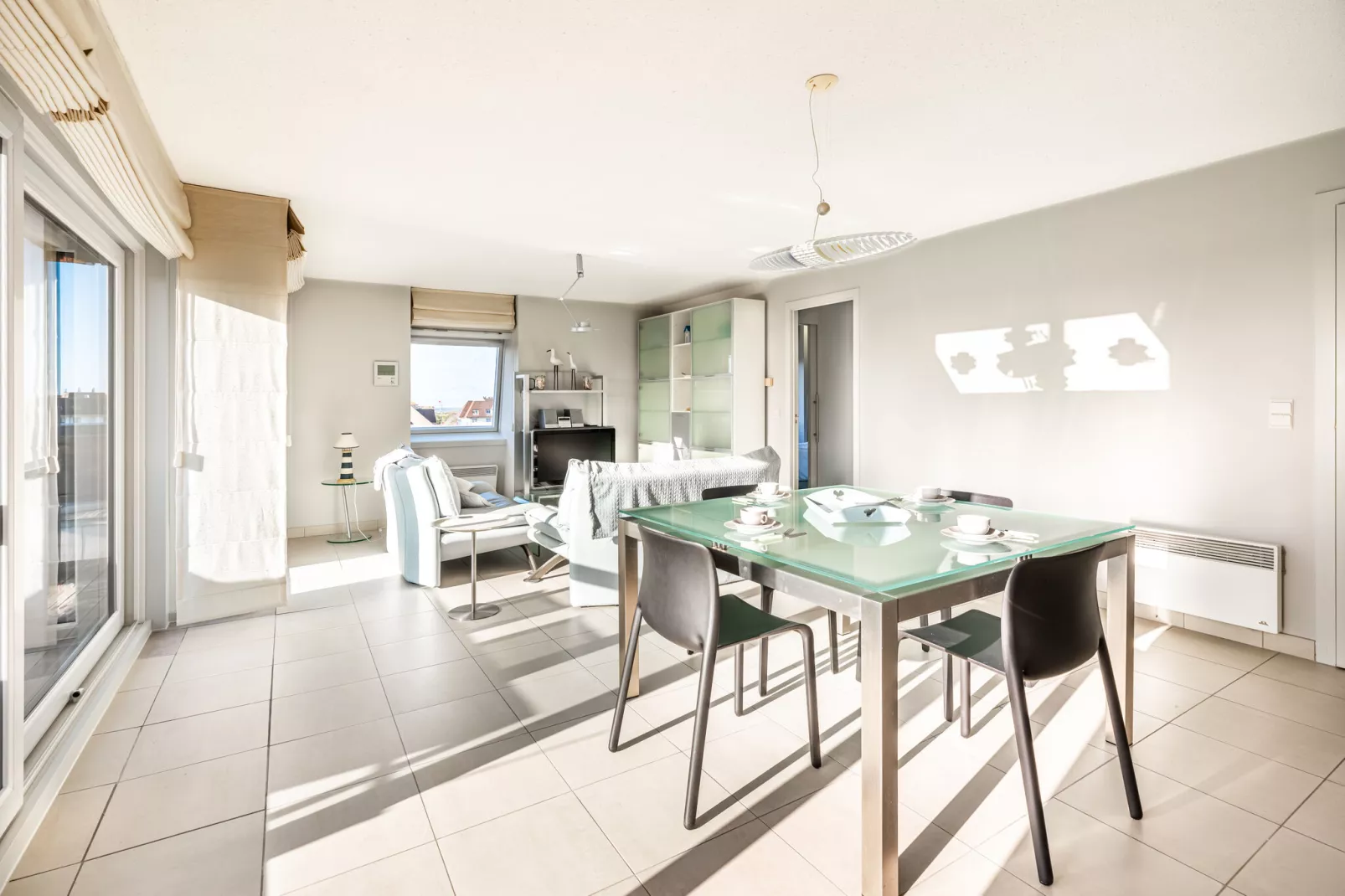 PLAZA J/2941-Dining room