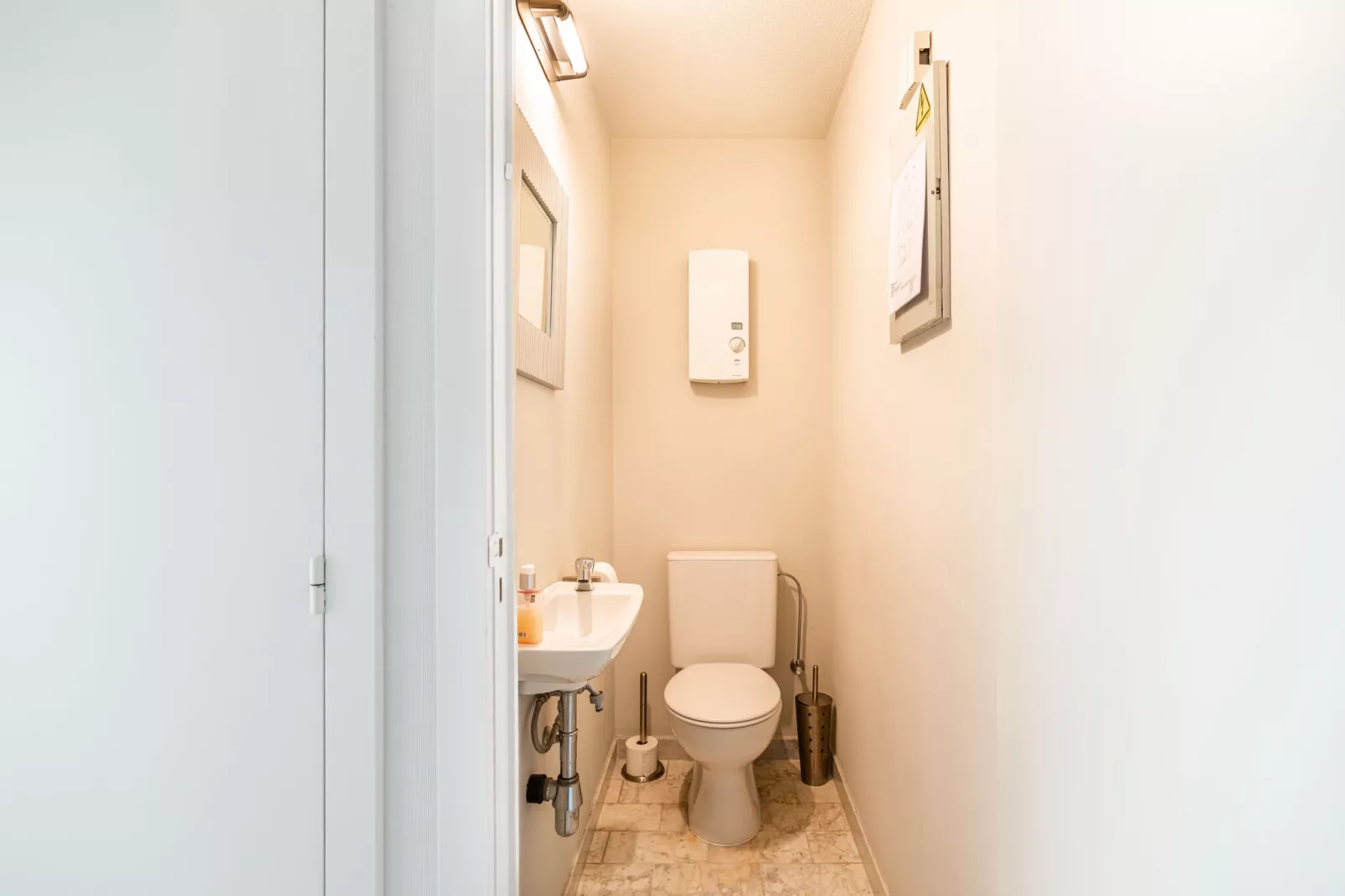 PLAZA J/2941-Bathroom