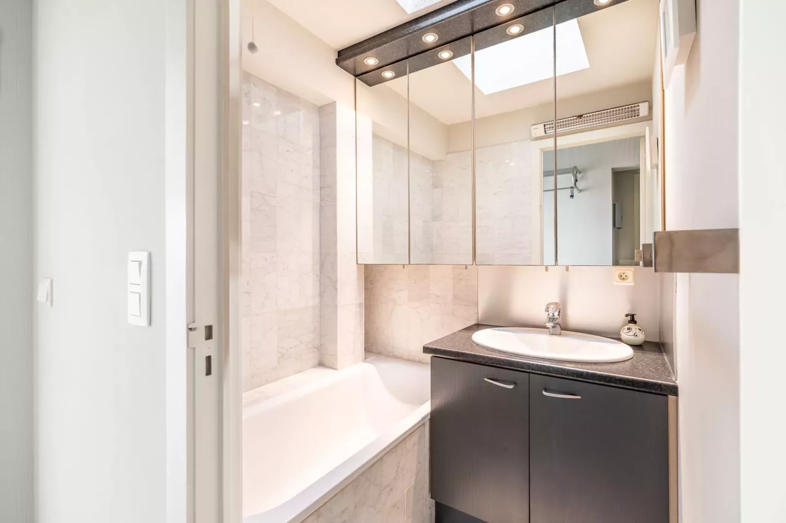 PLAZA J/2941-Bathroom