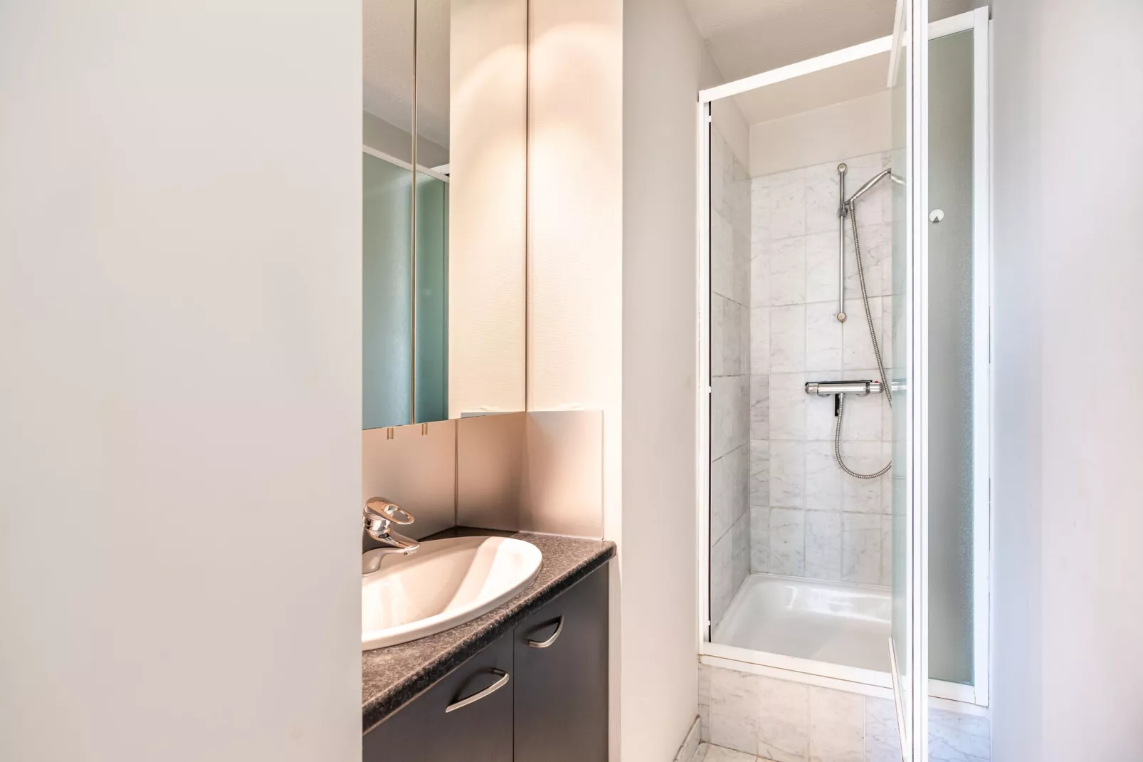 PLAZA J/2941-Bathroom