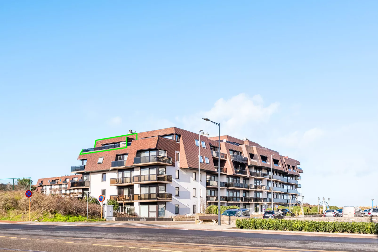 PLAZA J/2941-Exterior summer