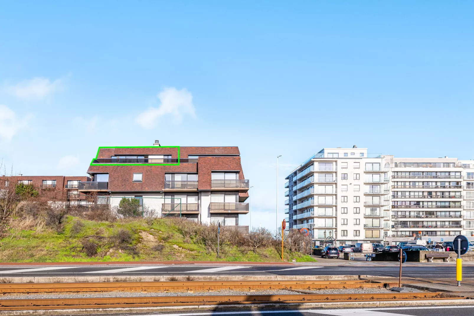 PLAZA J/2941-Exterior summer