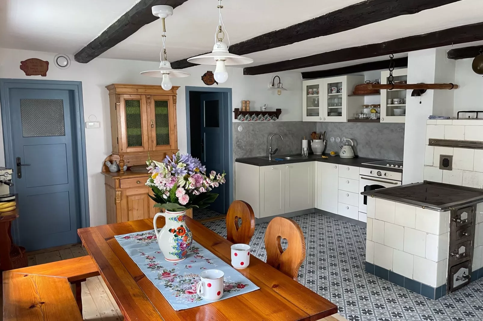Jablon-Dining room