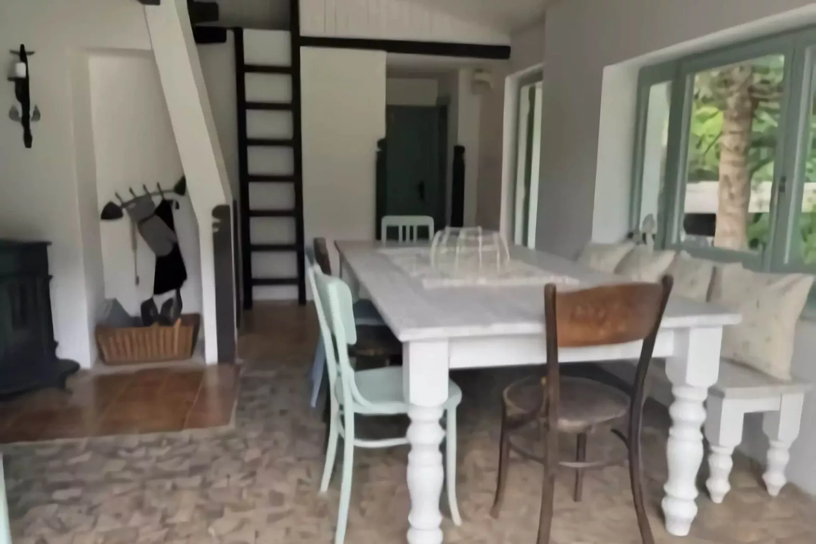 Jablon-Dining room