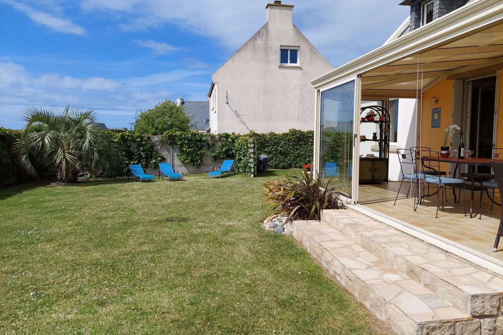 Bretonisches Ferienhaus in Strandnähe Plouescat-Gärten Sommer