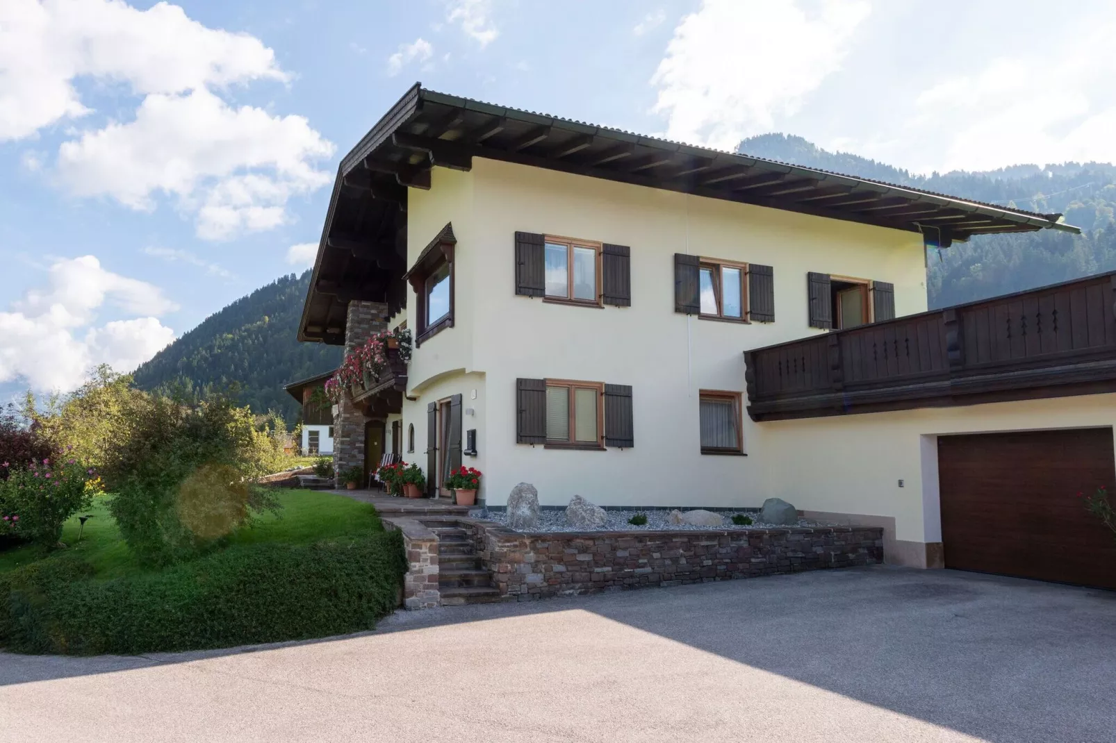 Horngacher-Exterior summer